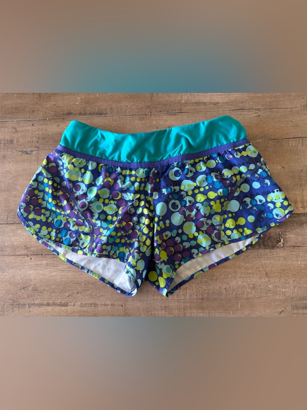 Title Nine Dotted Running Short 4”
Size Medium